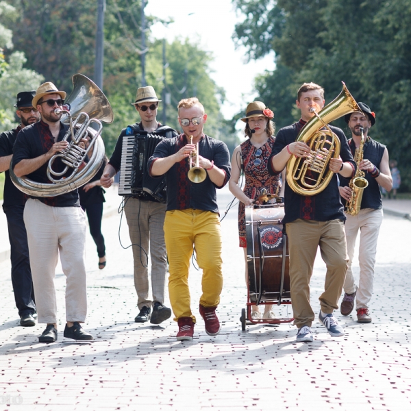 Балканские танцы. Bubamara Brass Band. Концерт в оранжерее